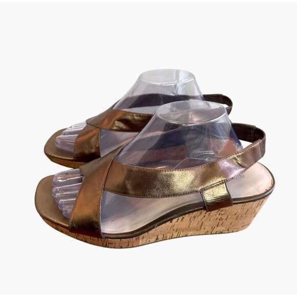 Clark's Size 10 Leather  Elegant Stylist Sandal Cork Wedge Platform Gold Tone - Picture 2 of 10